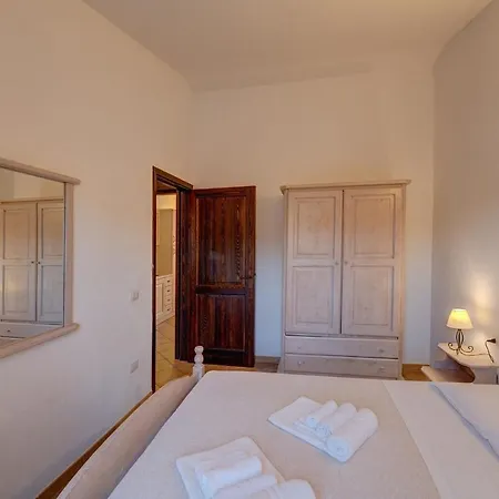 Apartment The Fantastic Residenza Badus 1 Bedroom Sleeps 4 No0811m